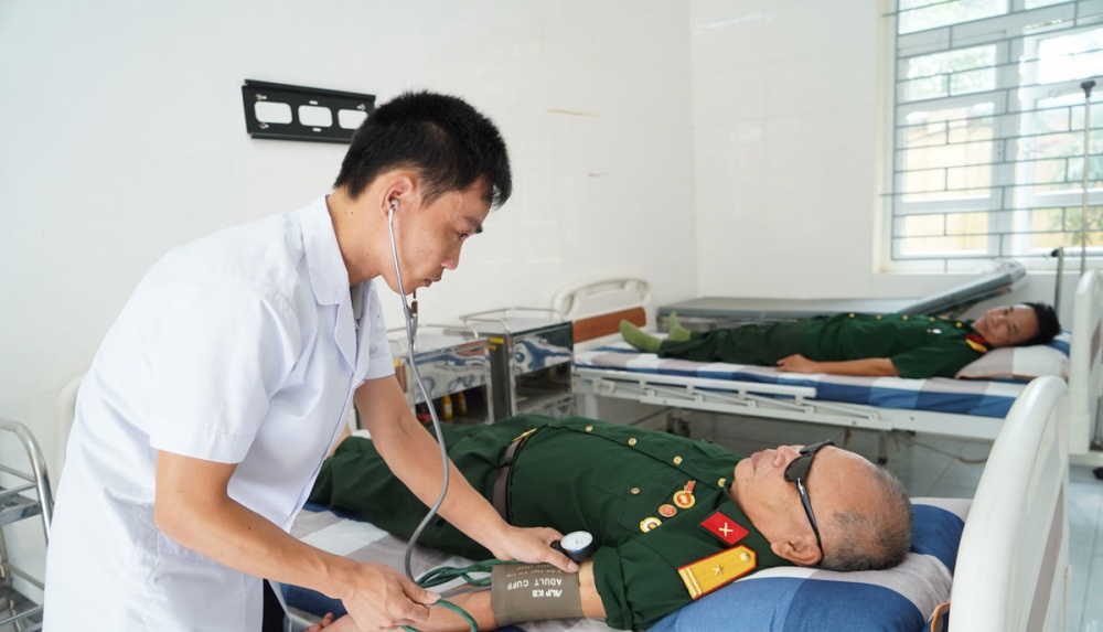 Chăm sóc sức khỏe thương, bệnh binh tại Trung tâm nuôi dưỡng thương, bệnh binh nặng và điều dưỡng người có công tỉnh Hà Nam (xã Liêm Cần, huyện Thanh Liêm).