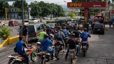 Venezuela nhận viện trợ nhiên liệu, điều đó có vi phạm cấm vận của Mỹ không?