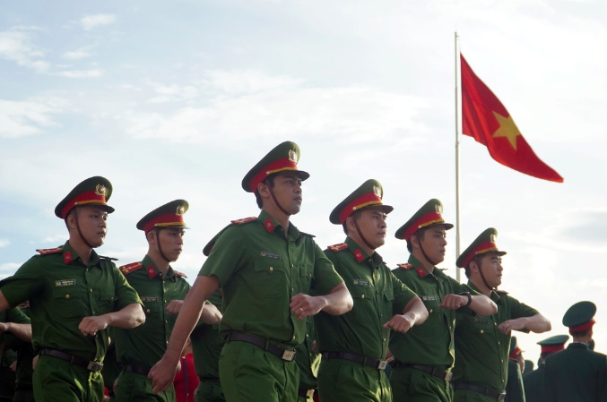 Hơn 500 người tham gia Lễ Thượng cờ Tổ quốc ở Nha Trang