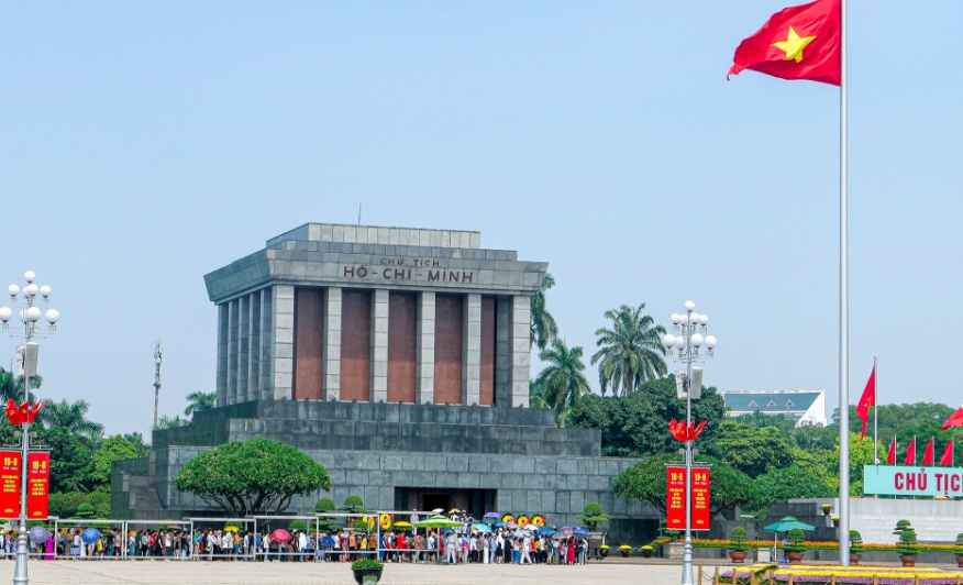 Người dân vượt cả trăm km xếp hàng chờ vào Lăng viếng Chủ tịch Hồ Chí Minh