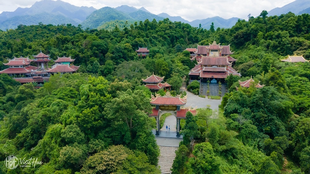 Ghé thăm những ngôi chùa cổ kính nổi tiếng ở Huế