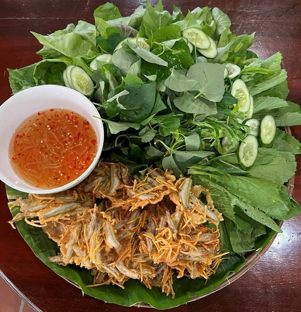 Ẩm thực Xứ Dừa Bánh cá lòng tong - dừa sợi