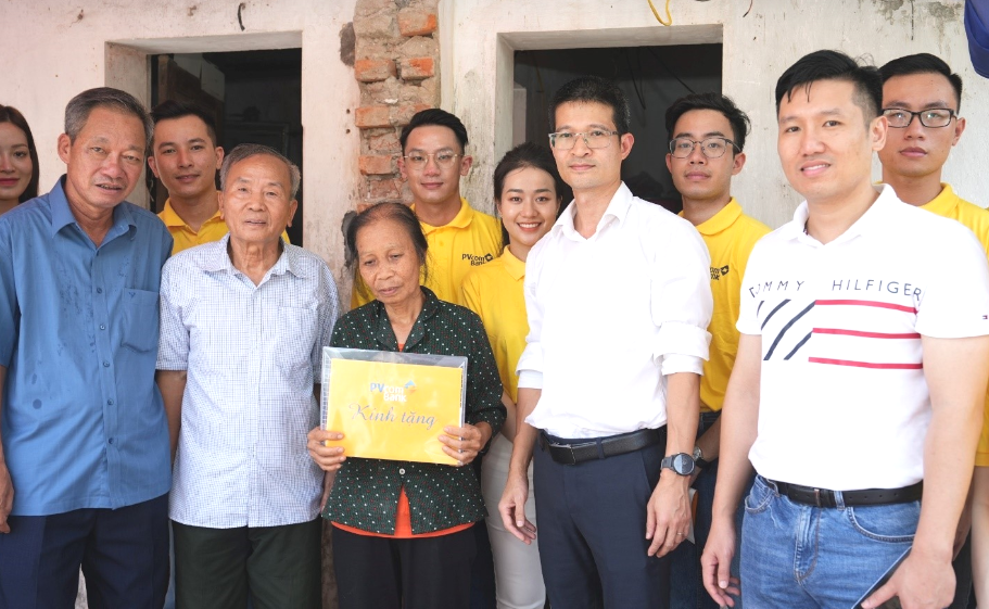 PVcomBank trao tặng 200 phần quà cho trẻ em tại làng trẻ SOS Thái Bình