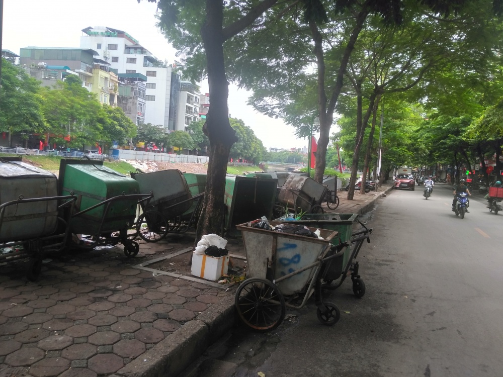 Nhiều bất cập trong vấn đề thu gom, vận chuyển rác tại Hà Nội