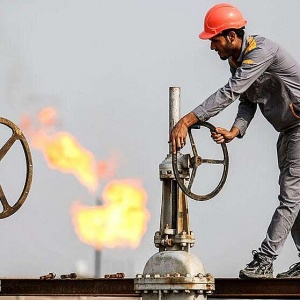 Ả Rập Xê-út, Nga tiếp tục cắt giảm sản lượng dầu, giới chuyên gia nói gì?