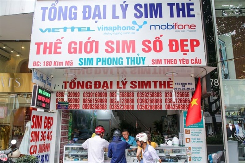 Một đại lý bán sim trên phố Kim Mã