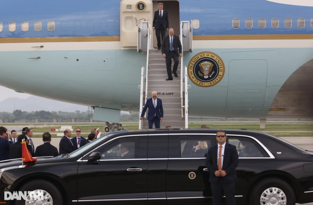 Tổng thống Mỹ Joe Biden đến Hà Nội, bắt đầu chuyến thăm Việt Nam