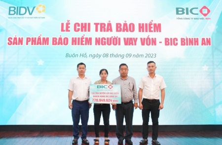 BIC trao hơn 770 triệu đồng bảo hiểm cho khách hàng vay vốn tại BIDV Buôn Hồ