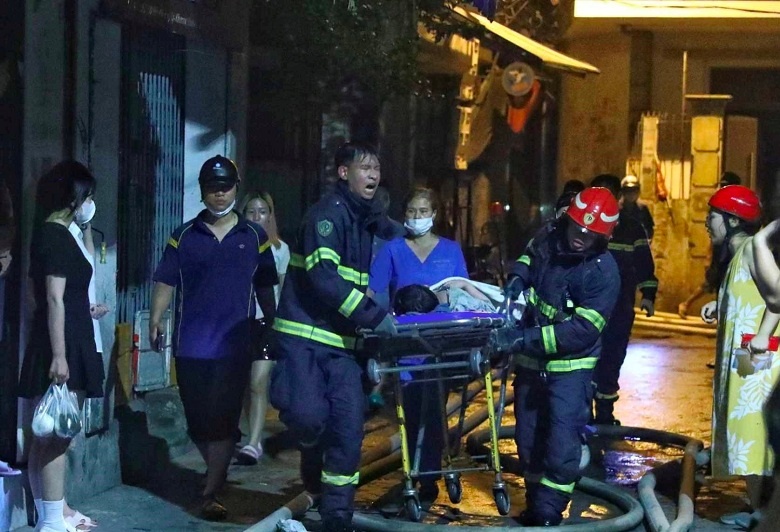 Hà Nội: 54 người được đưa đi cấp cứu trong vụ cháy tại phố Khương Hạ