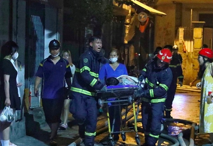 Hà Nội: 54 người được đưa đi cấp cứu trong vụ cháy tại phố Khương Hạ