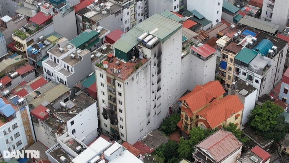 Hiện trường nhiều bất lợi trong vụ cháy chung cư mini tại Hà Nội