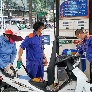 Giá xăng dầu tăng mạnh lần thứ tư liên tiếp