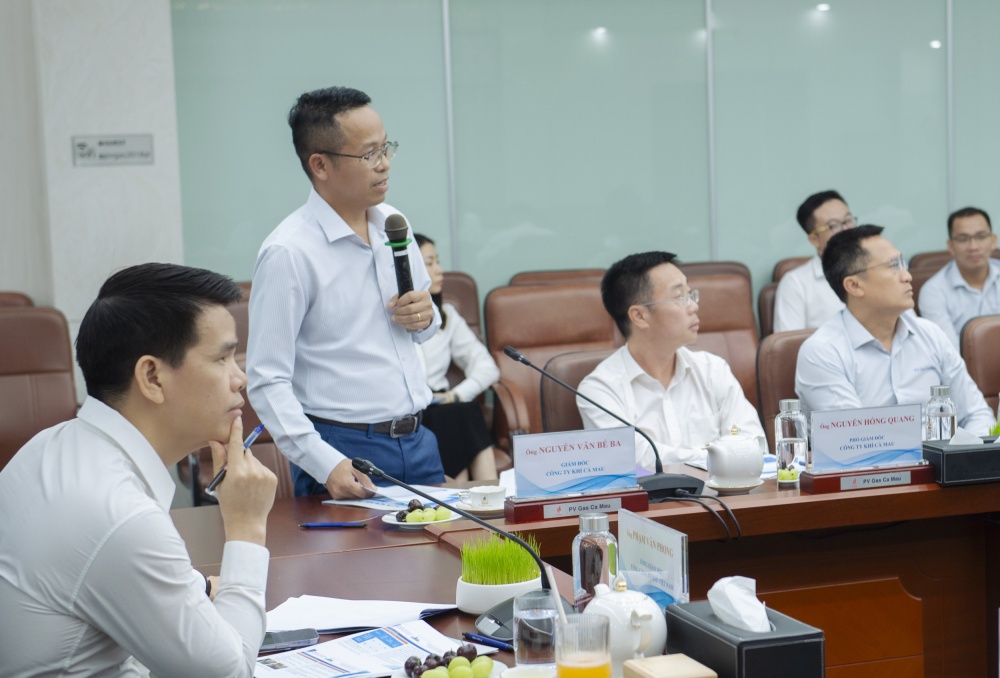 Giám đốc KCM Nguyễn Văn Bé Ba báo cáo về tình hình hoạt động SXKD – bảo đảm an ninh, an toàn công trình khí