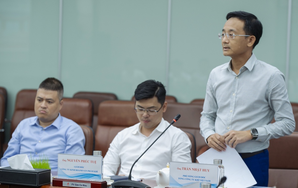 Ông Trần Nhật Huy, Phó Tổng Giám đốc PV GAS phát biểu tại cuộc họp