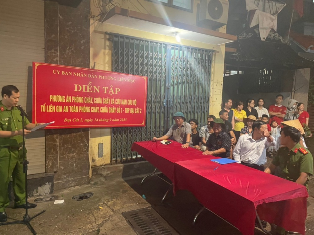 Quận Bắc Từ Liêm (Hà Nội): Các tổ liên gia diễn tập chữa cháy và cứu nạn, cứu hộ Quận Bắc Từ Liêm (Hà Nội): Các tổ liên gia diễn tập chữa cháy và cứu nạn, cứu hộ