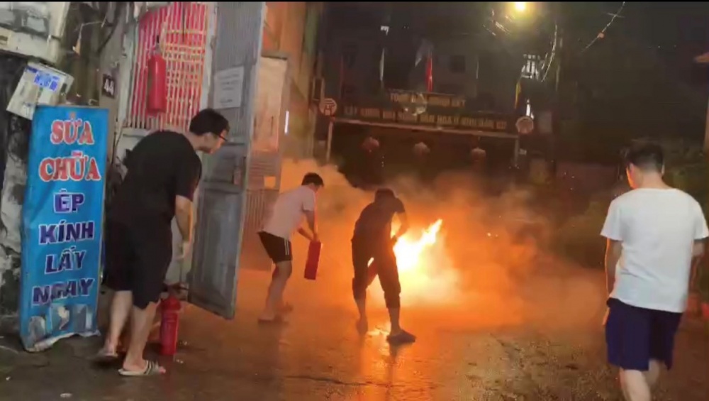 Quận Bắc Từ Liêm (Hà Nội): Các tổ liên gia diễn tập chữa cháy và cứu nạn, cứu hộ Quận Bắc Từ Liêm (Hà Nội): Các tổ liên gia diễn tập chữa cháy và cứu nạn, cứu hộ