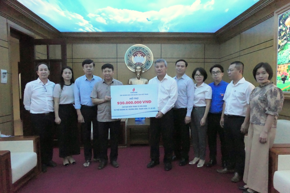Lãnh đạo Petrovietnam thăm hỏi, động viên và trao gần 1 tỷ đồng hỗ trợ các nạn nhân vụ cháy chung cư mini ở Hà Nội