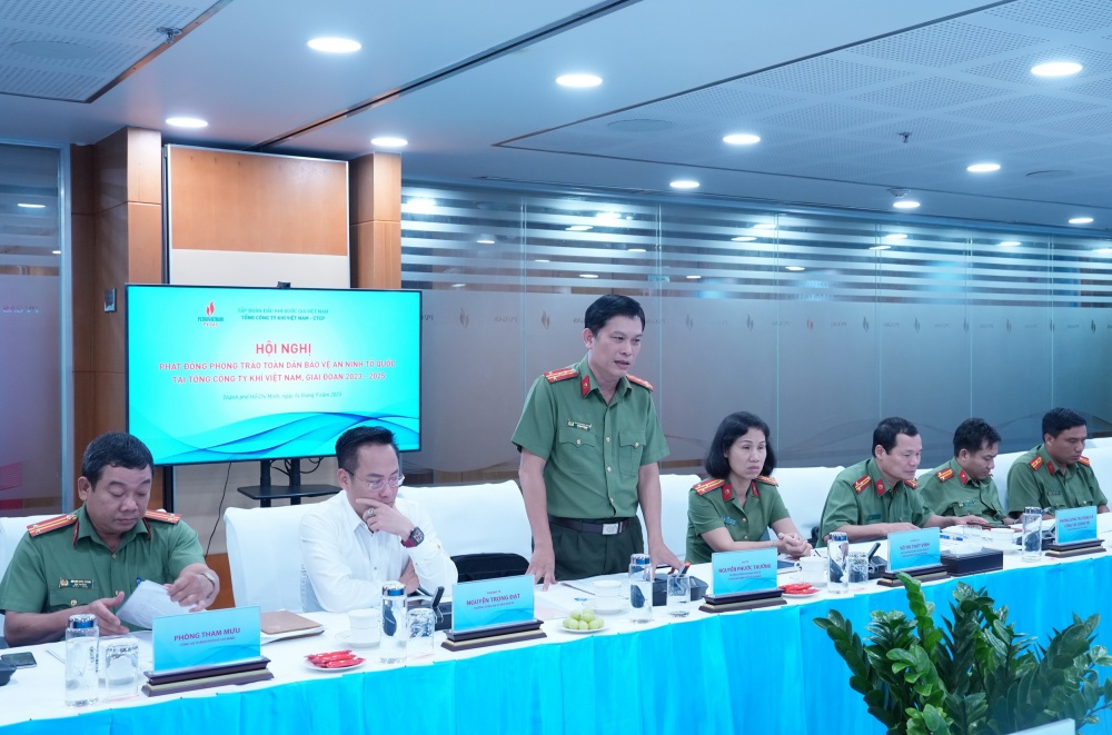  Đại tá Nguyễn Phước Thường - Trưởng phòng An ninh kinh tế Công an Tp.HCM đánh giá cao phong trào toàn dân BVANTQ của PV GAS và công tác phối hợp đảm bảo an ninh trật tự, an toàn các công trình đóng trên địa  bàn TP. HCM