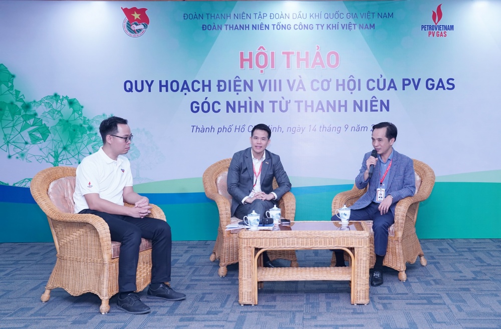 H5. Đồng chí Huỳnh Quang Hải, Phó Tổng Giám đốc chia sẻ với thanh niên PV GAS