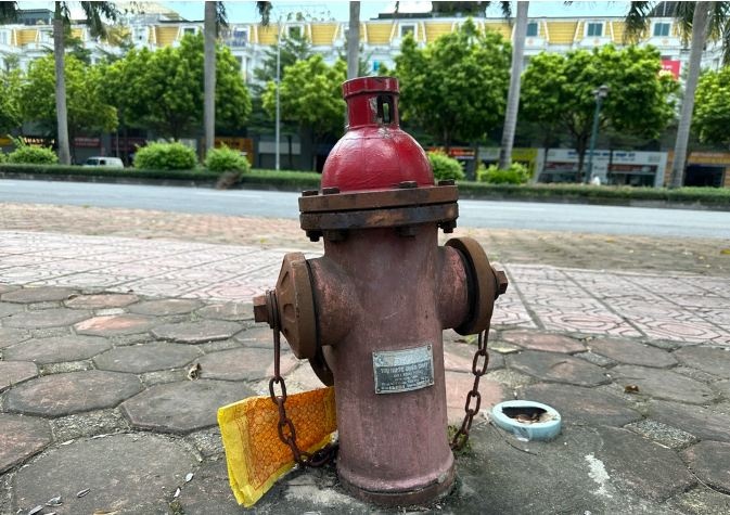 Hà Nội: Hàng loạt họng nước cứu hỏa "vô dụng"