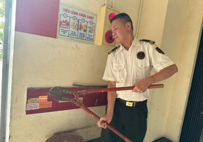 Hà Nội: Hàng loạt họng nước cứu hỏa "vô dụng"