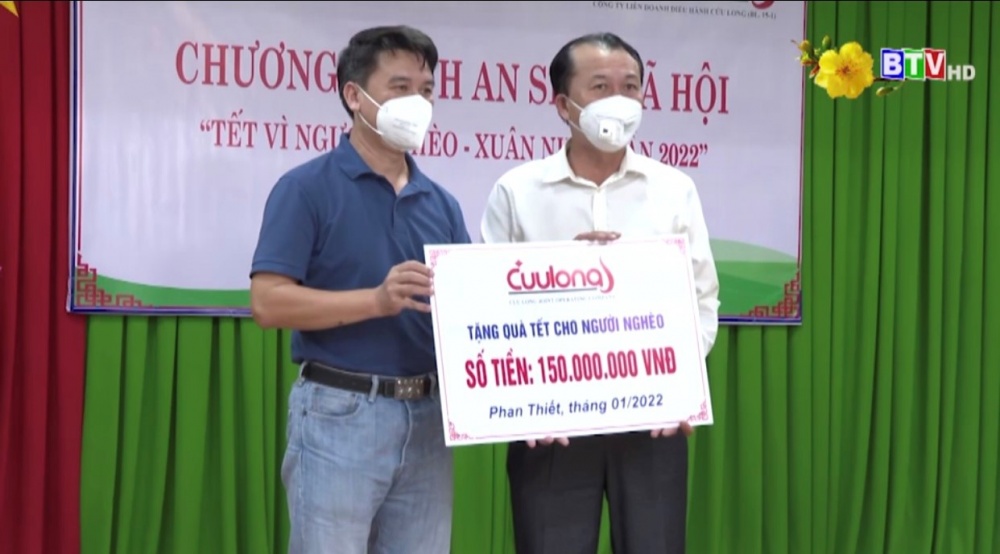 Tặng quà Tết cho người nghèo dịp Xuân Nhâm Dần 2022 tại Phan Thiết