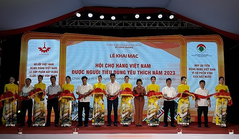 Hà Nội: Khai mạc Hội chợ Hàng Việt Nam được người tiêu dùng yêu thích