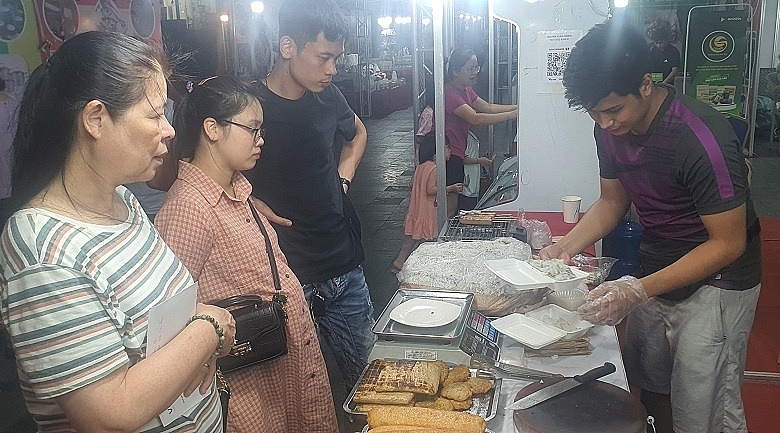 Hà Nội: Khai mạc Hội chợ Hàng Việt Nam được người tiêu dùng yêu thích