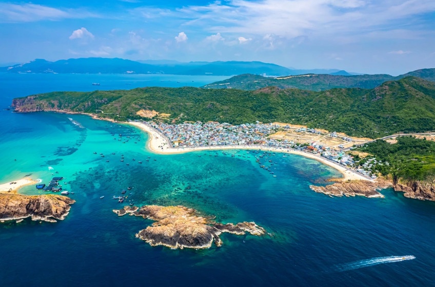 Vùng biển gần bờ xã Nhơn Hải (TP Quy Nhơn) được giao cho tổ cộng đồng quản lý, bảo vệ rạn san hô (Ảnh: Dũng Nhân). Vùng biển gần bờ xã Nhơn Hải (TP Quy Nhơn) được giao cho tổ cộng đồng quản lý, bảo vệ rạn san hô (Ảnh: Dũng Nhân).