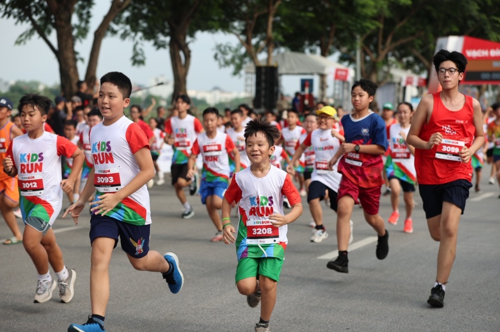9.000 VĐV tham gia “Bước chạy vì một Việt Nam vượt trội”, gắn kết cộng đồng và bứt phá những kỷ lục cá nhân