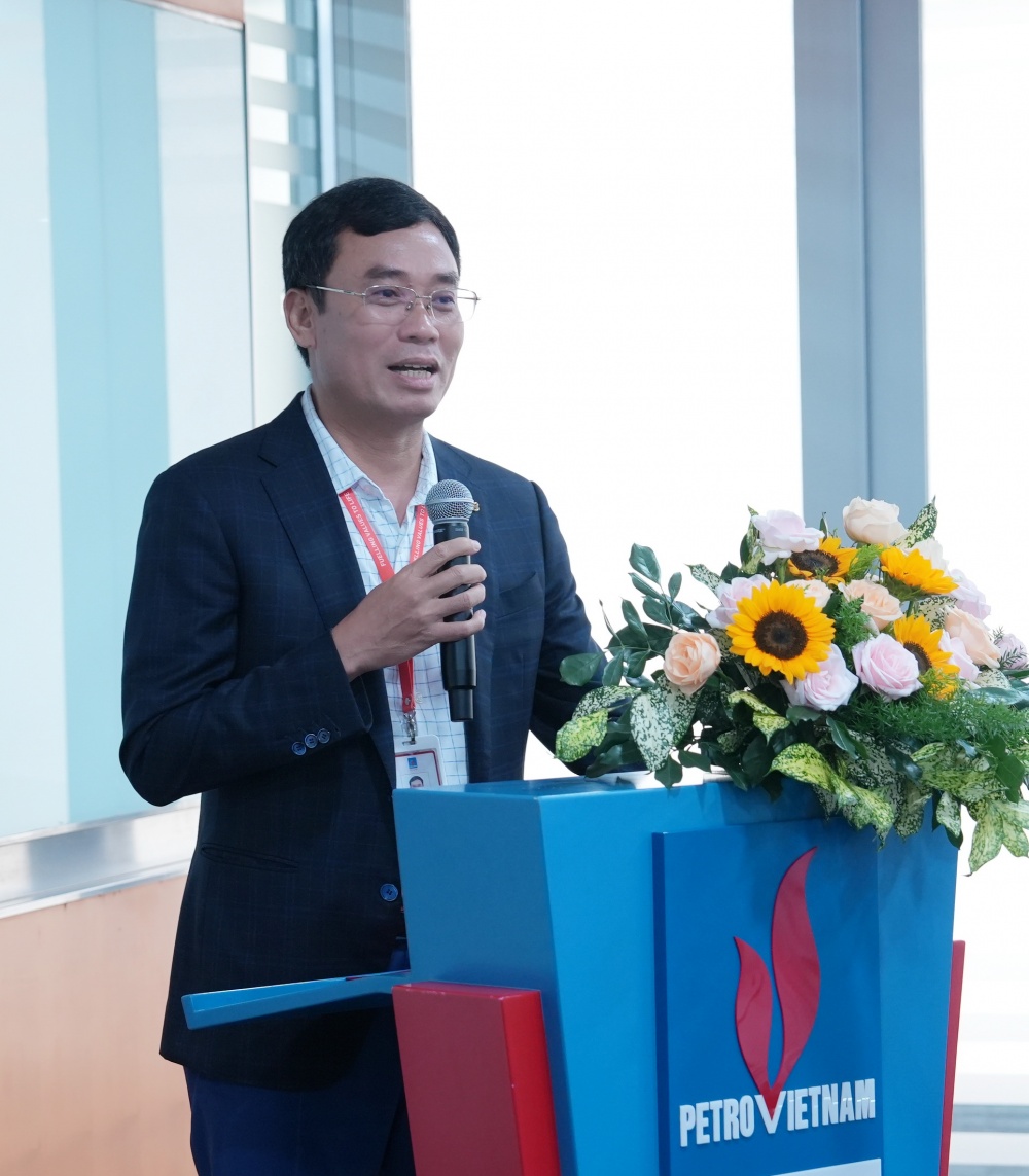Lãnh đạo Đảng ủy PV GAS khẳng định những thành tích xuất sắc của đồng chí Hà An trong quá trình phấn đấu công tác đã nêu gương sáng đảng viên