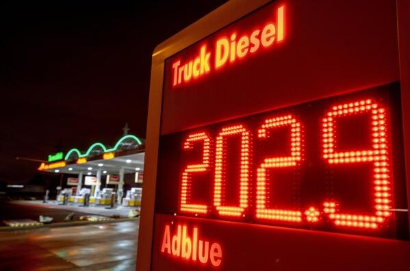 Lệnh cấm xuất khẩu nhiên liệu từ Nga ảnh hưởng gì đến giá diesel toàn cầu?