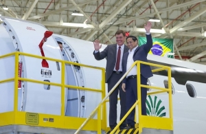 Thủ tướng đề nghị Tập đoàn hàng không vũ trụ Embraer mở rộng hoạt động tại Việt Nam