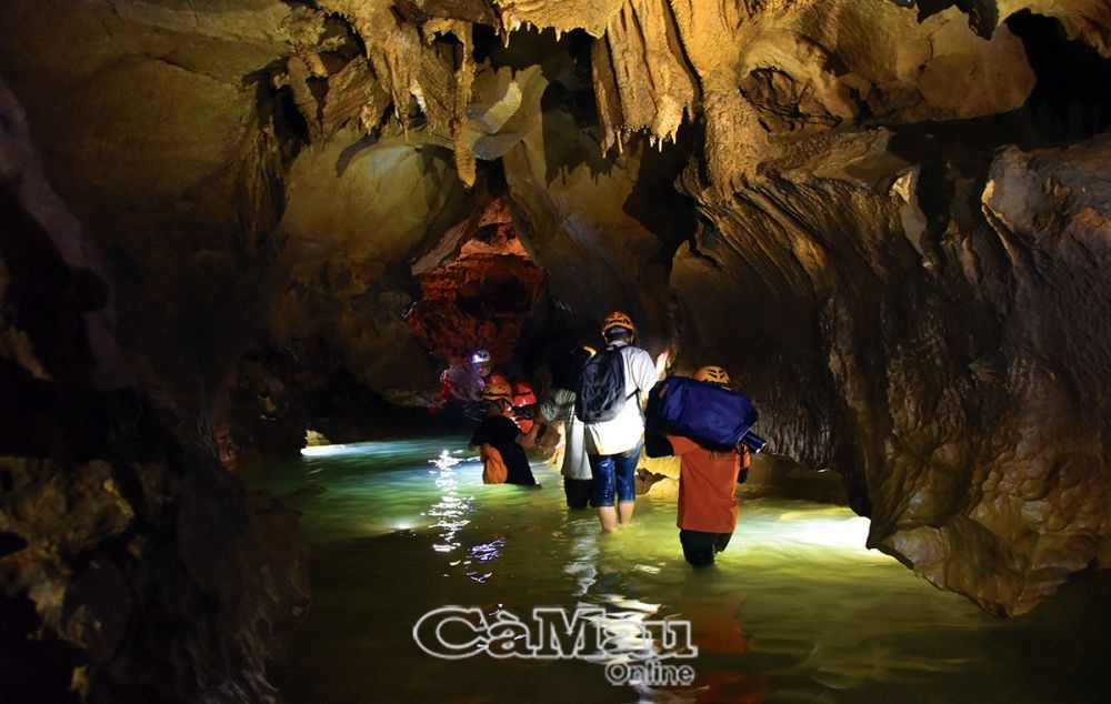 Về Quảng Bình khám phá hang động