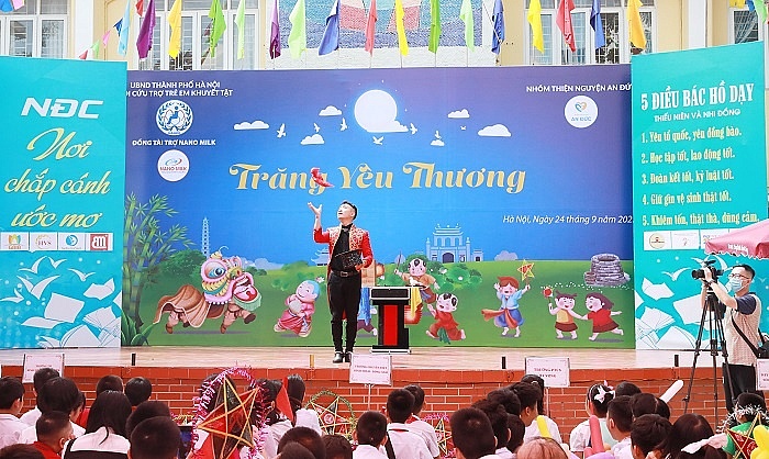 Hà Nội tổ chức Tết Trung thu cho hơn 350 em nhỏ khuyết tật