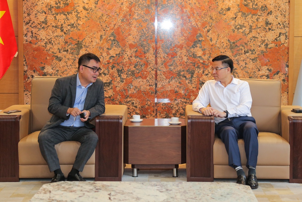 Tổng Giám đốc Petrovietnam Lê Mạnh Hùng trao đổi với lãnh đạo PwC Việt Nam