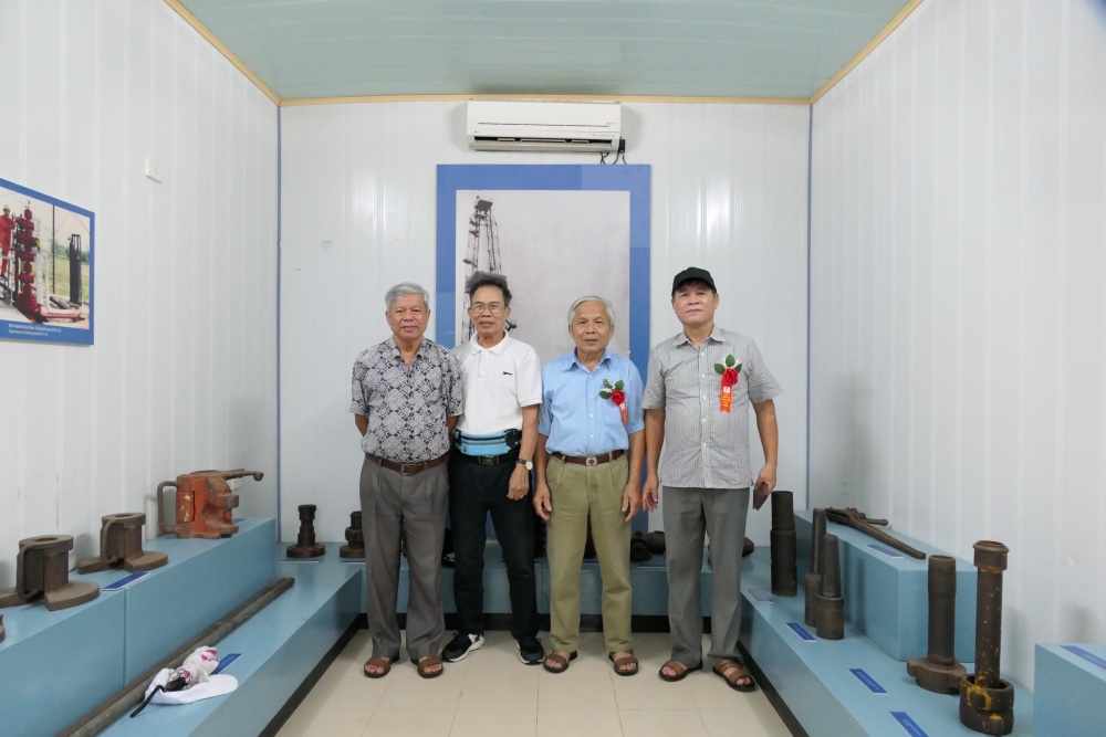 Gặp mặt, tri ân các cán bộ hưu trí từng công tác tại Viện Dầu khí Việt Nam qua các thời kỳ Gặp mặt, tri ân các cán bộ hưu trí từng công tác tại Viện Dầu khí Việt Nam qua các thời kỳ