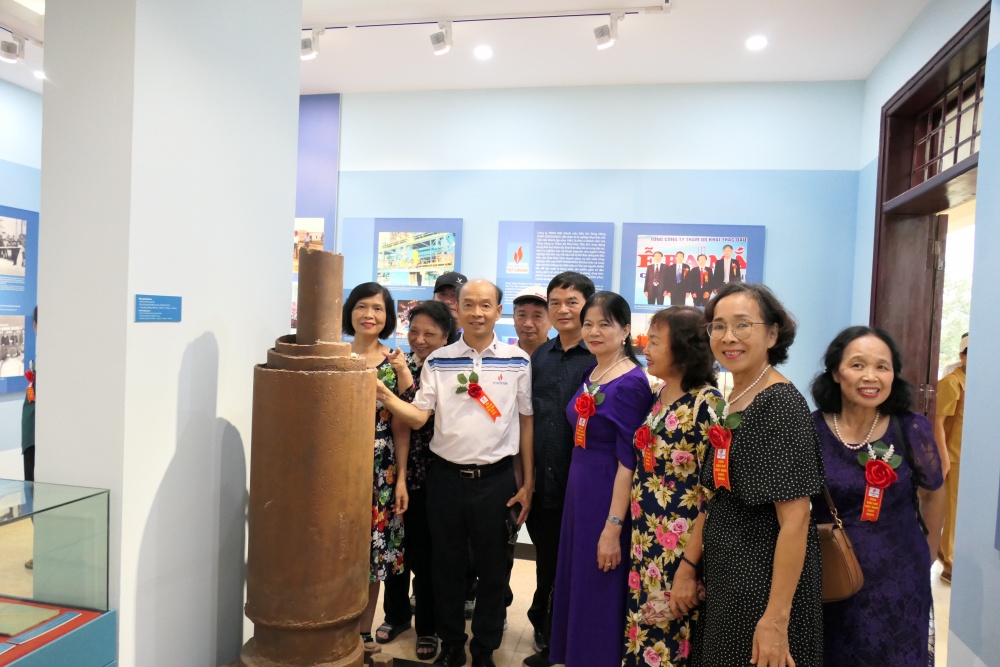 Gặp mặt, tri ân các cán bộ hưu trí từng công tác tại Viện Dầu khí Việt Nam qua các thời kỳ Gặp mặt, tri ân các cán bộ hưu trí từng công tác tại Viện Dầu khí Việt Nam qua các thời kỳ