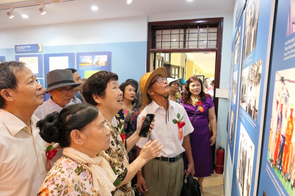 Gặp mặt, tri ân các cán bộ hưu trí từng công tác tại Viện Dầu khí Việt Nam qua các thời kỳ Gặp mặt, tri ân các cán bộ hưu trí từng công tác tại Viện Dầu khí Việt Nam qua các thời kỳ