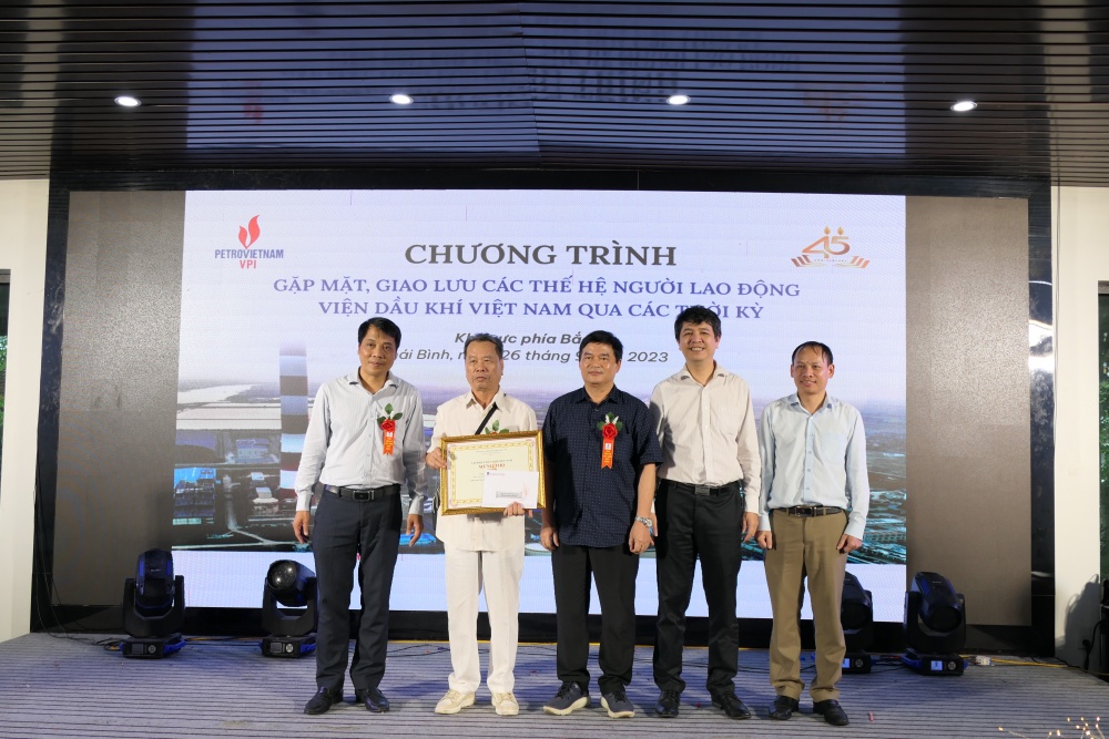 Gặp mặt, tri ân các cán bộ hưu trí từng công tác tại Viện Dầu khí Việt Nam qua các thời kỳ Gặp mặt, tri ân các cán bộ hưu trí từng công tác tại Viện Dầu khí Việt Nam qua các thời kỳ