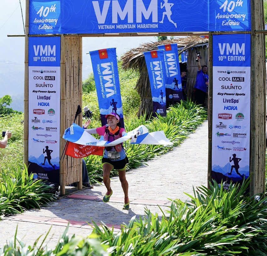 Gặp gỡ runner Lê Thị Hằng, mang dép chạy 100km gây “sốt” giải siêu địa hình Vietnam Mountain Marathon