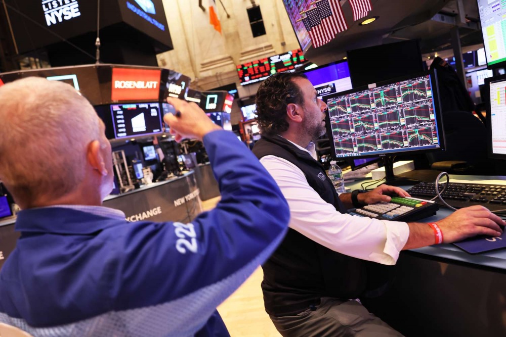 Thị trường chứng khoán thế giới ngày 27/9: Cổ phiếu tăng khi lợi suất kho bạc giảm