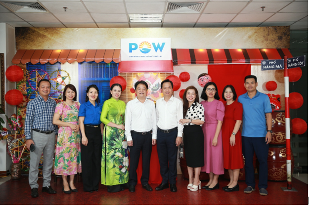 Con em cán bộ, người lao động PV Power chung vui 