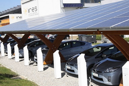 Gian truân Chương trình hỗ trợ sạc ô tô điện bằng năng lượng mặt trời của Đức