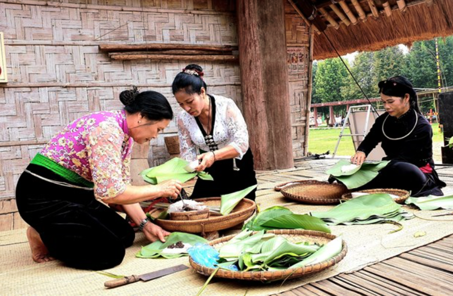 “Khám phá nét ẩm thực dân tộc” tại Làng Văn hóa - Du lịch các dân tộc Việt Nam