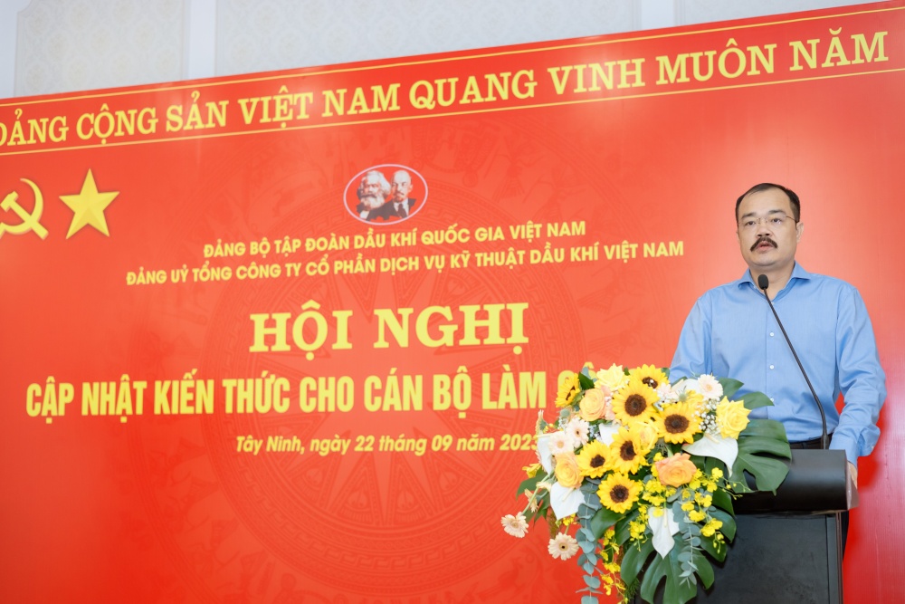 Đồng chí Trần Ngọc Chương – Phó Bí thư Thường trực Đảng ủy, Thành viên HĐQT phát biểu khai mạc