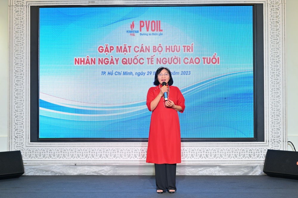 Bà Phạm Thị Lợi – Trưởng ban liên lạc hưu trí Tổng công ty phát biểu nhân ngày Quốc tế Người cao tuổi