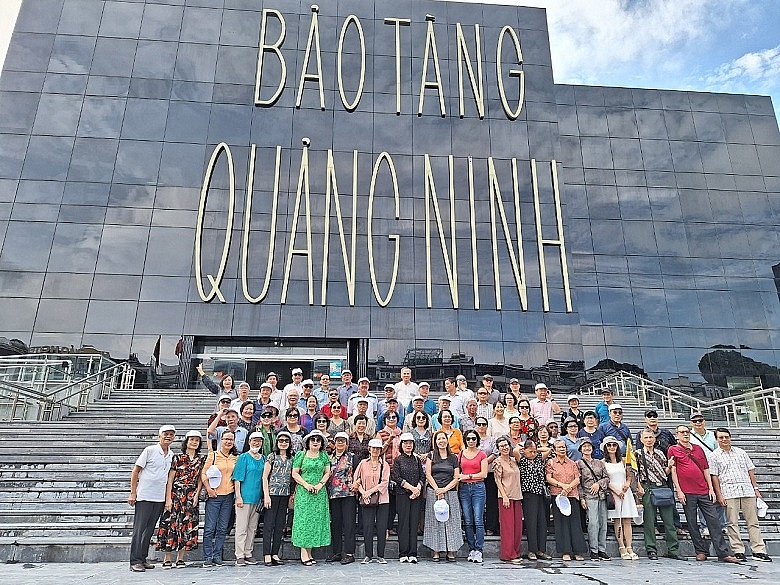 Nhiều hoạt động trong chương trình nghỉ dưỡng cho cán bộ hưu trí Cơ quan Tập đoàn Petrovietnam tổ chức chương trình tham quan, nghỉ dưỡng cho cán bộ hưu trí Cơ quan Tập đoàn
