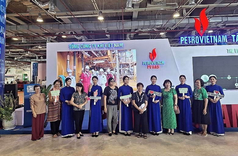Nhiều hoạt động trong chương trình nghỉ dưỡng cho cán bộ hưu trí Cơ quan Tập đoàn Petrovietnam tổ chức chương trình tham quan, nghỉ dưỡng cho cán bộ hưu trí Cơ quan Tập đoàn