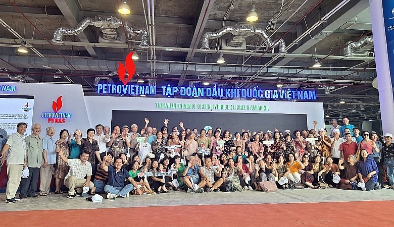Nhiều hoạt động trong chương trình nghỉ dưỡng cho cán bộ hưu trí Cơ quan Tập đoàn Petrovietnam tổ chức chương trình tham quan, nghỉ dưỡng cho cán bộ hưu trí Cơ quan Tập đoàn